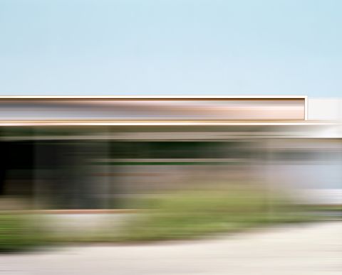 Ralf Brueck, American Bungalow, 2022, Fotografie, 158 x 194 cm,  © VG Bild-Kunst, Bonn 2026